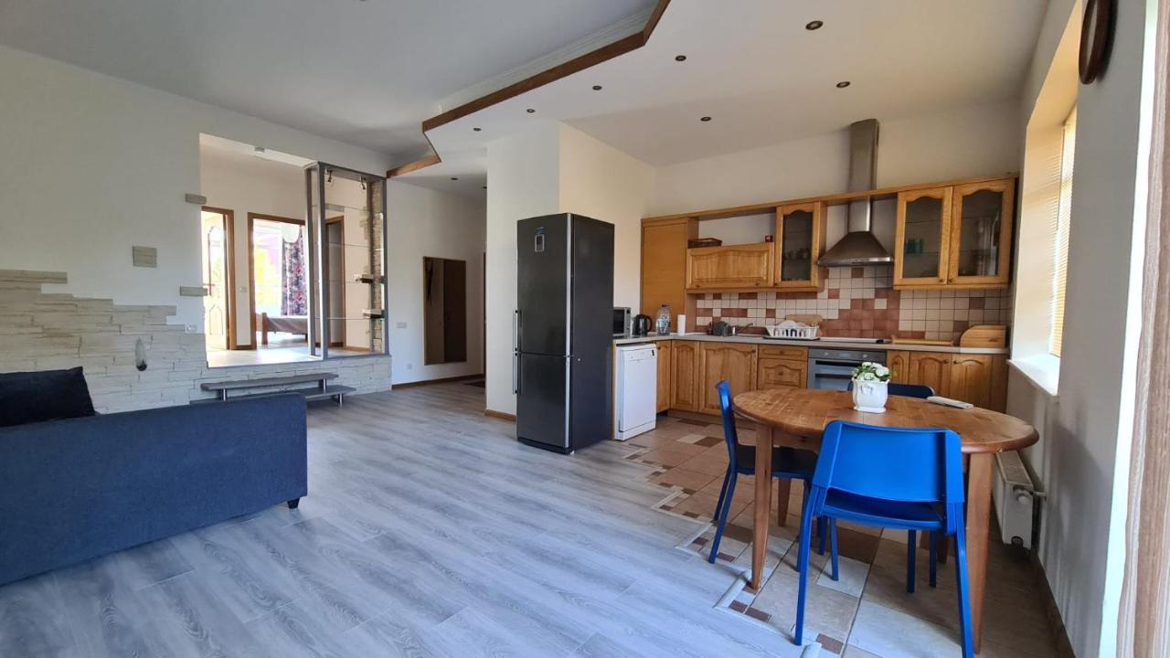 Spacious Condo 5 Min To Jurmala Beach Buitenkant foto